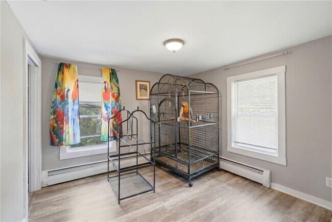 Building Photo - 515 Davisville Rd