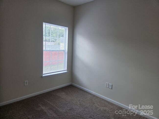 Building Photo - 924 Harbour View Cove NE