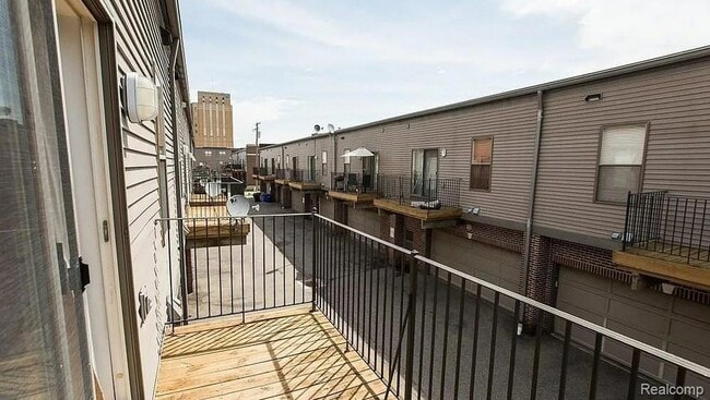 Building Photo - 76 W Bethune St