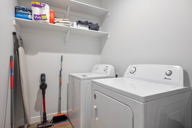 Building Photo - 3806 E Polk St