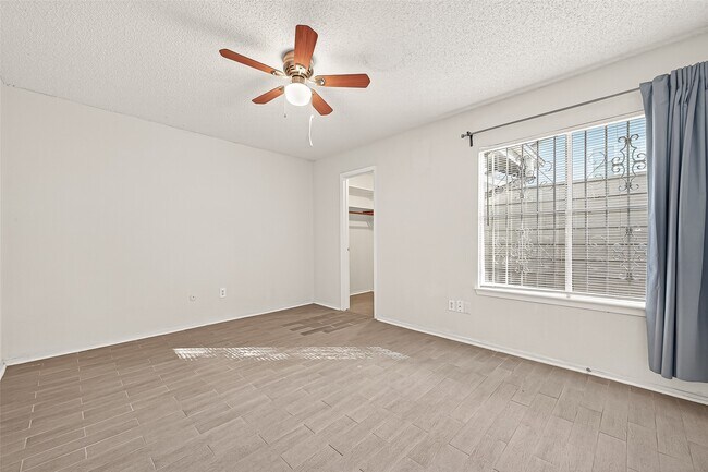 Building Photo - 13040 Greenway Chase Ct