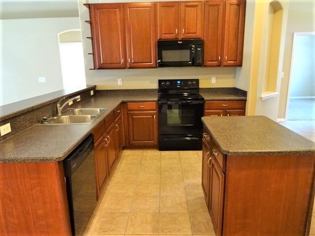 Building Photo - 633 Battlegate Ln