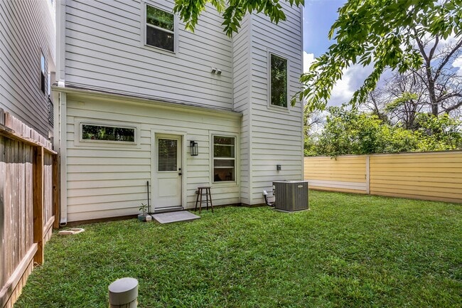 Building Photo - 5303 Donovan Gdns Ln