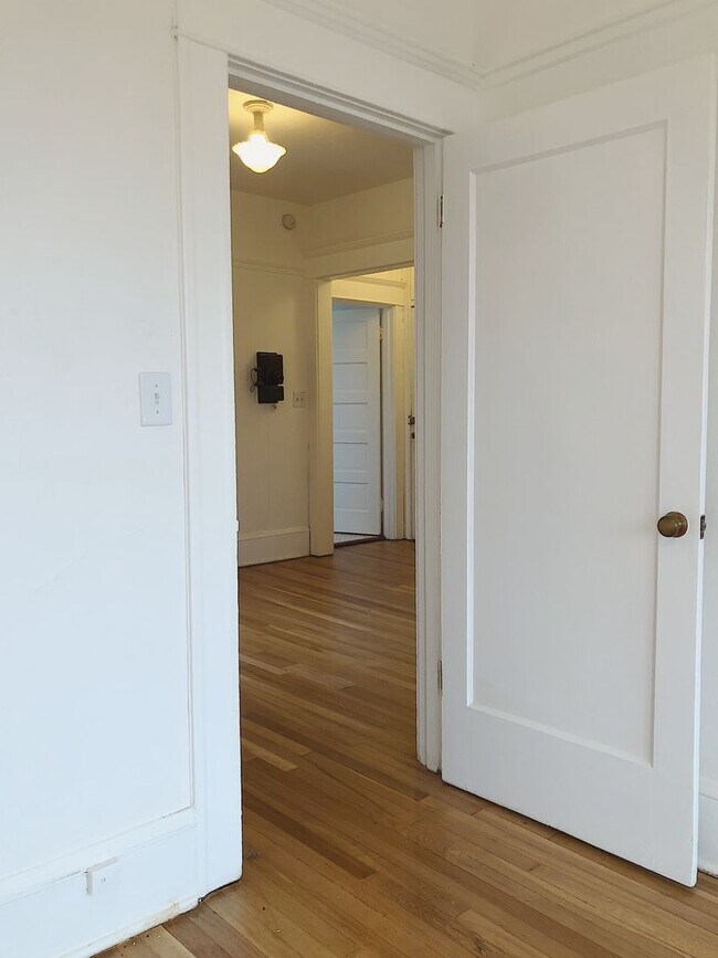 Building Photo - Another Move in Special in time for Spring! - NE Views out Bay Windows on the TOP FLOOR!