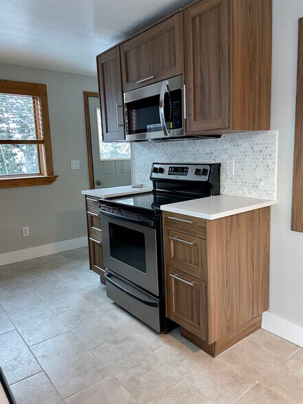 Building Photo - 415 Aspen Dr