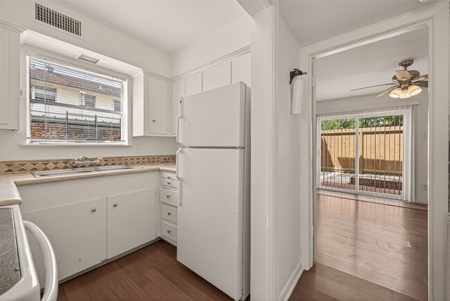 Building Photo - 2710 Mason St