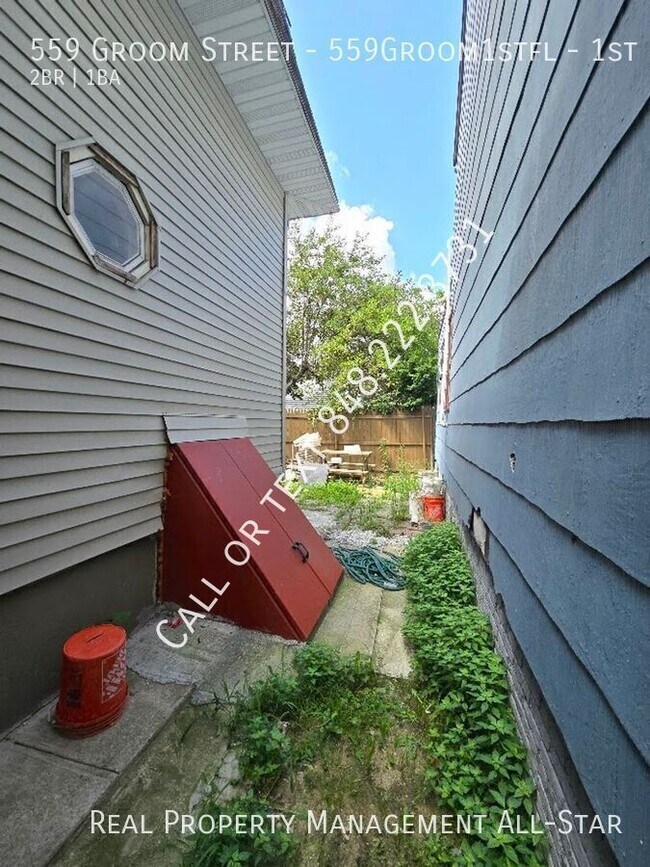 Building Photo - 559 Groom St