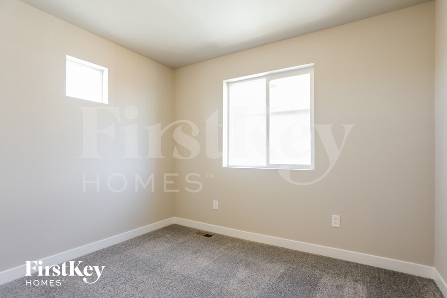 Building Photo - 10376 Horton Dr