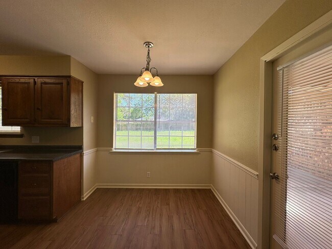 Building Photo - Charming 3 Bedroom in Flint!