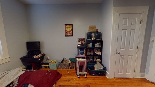 Building Photo - Charming 1BR + Bonus Sunroom - Near Yale, ...