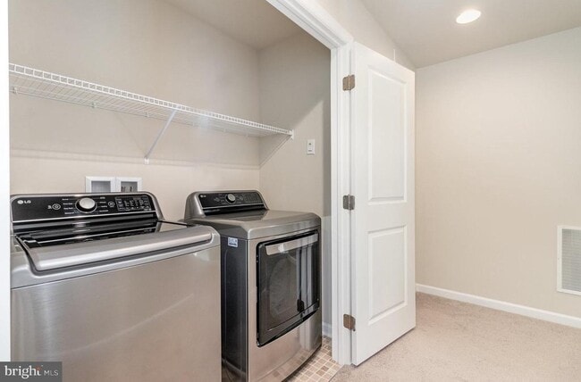 Building Photo - 1726 Bradley Dr