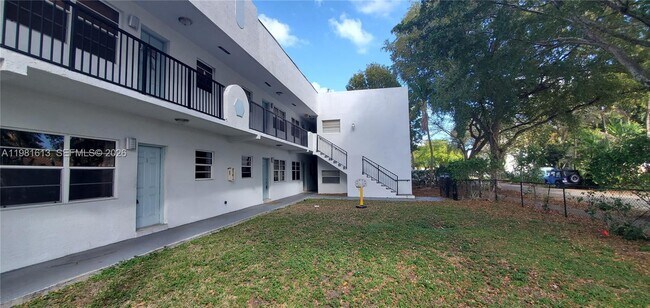 Building Photo - 1925 Madison St