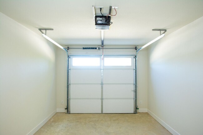 Building Photo - Available June 10th! Townhouse in the heart of West Fork !