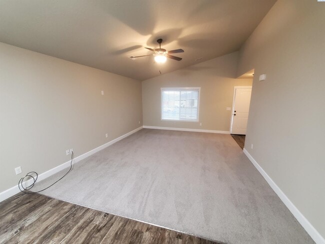 Building Photo - FOR RENT SAGECREST