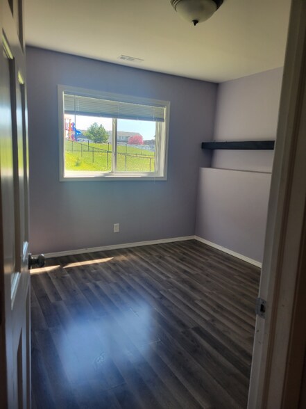 Building Photo - 470 Martin Way