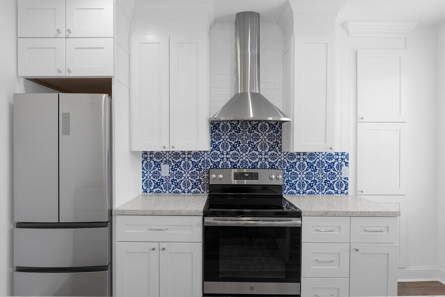 Building Photo - 450 Elsmere St