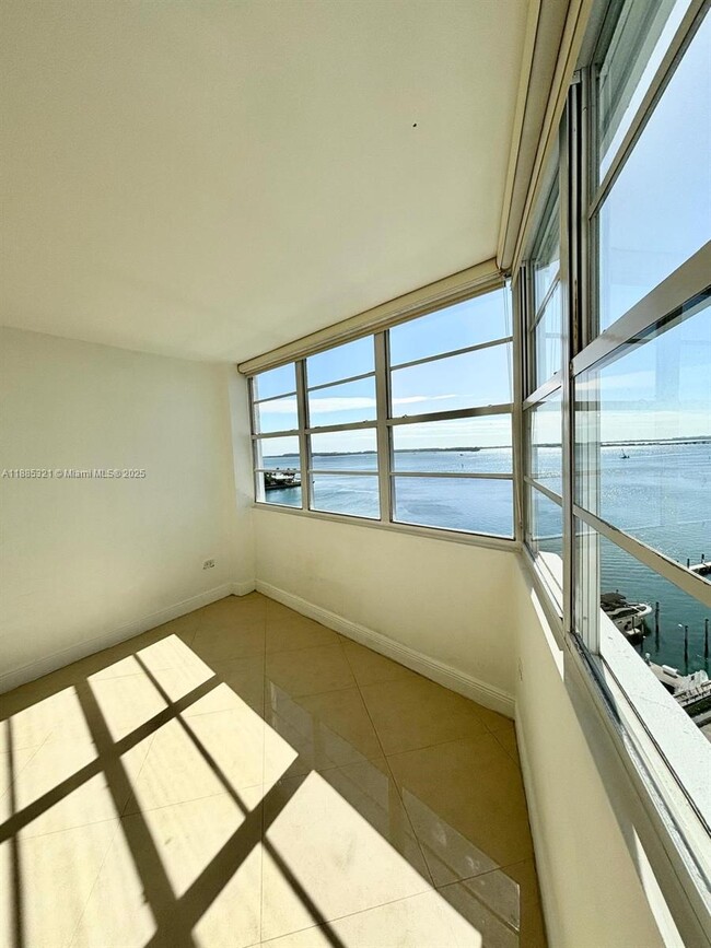 Building Photo - 801 Brickell Bay Dr