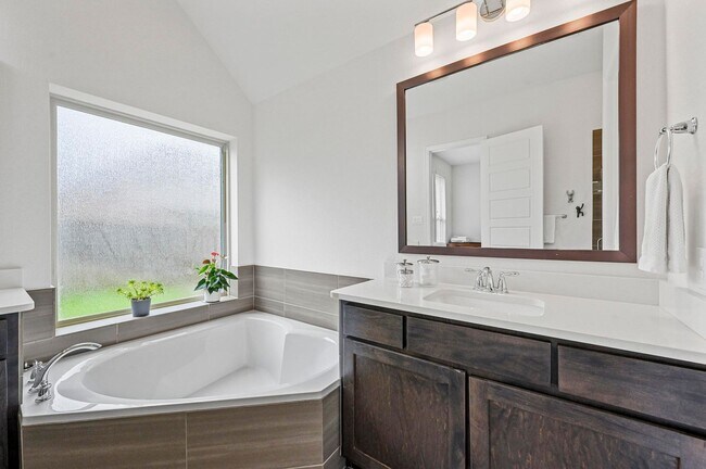 Building Photo - Colleyville ISD in Glade Parks Community!