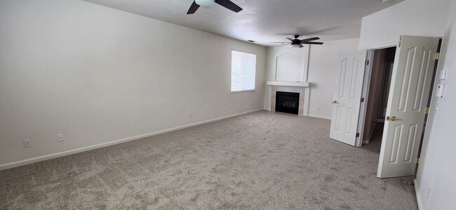 Building Photo - Beautiful 4 Bedroom Home in Elk Grove