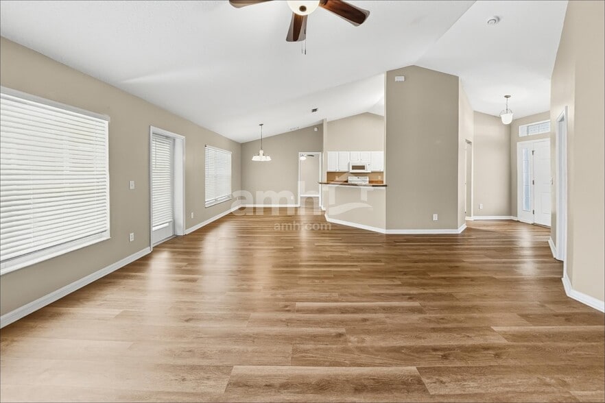 Building Photo - 660 Winding Lake Dr