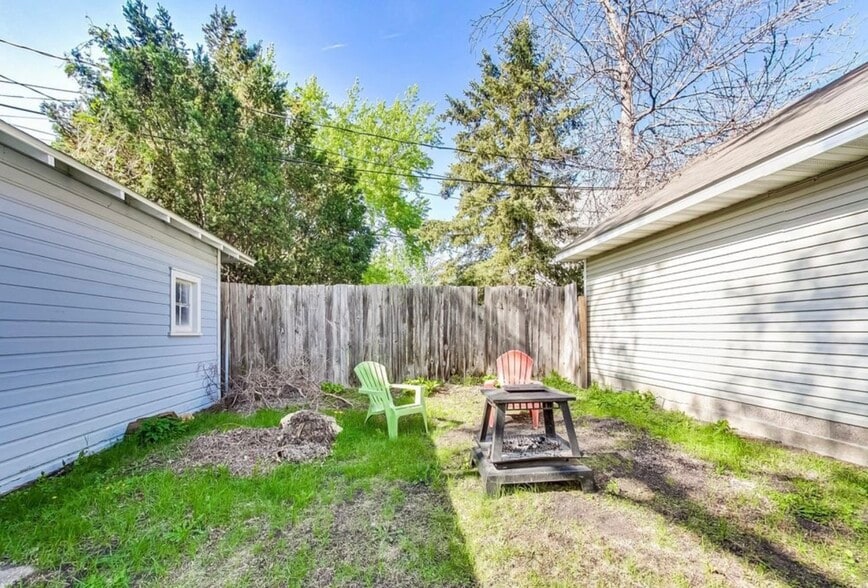 Fenced Backyard - 47 Lowry Ave NE
