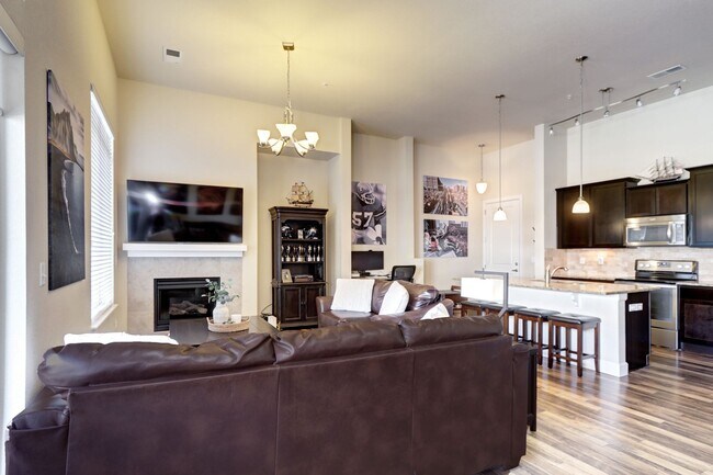 Building Photo - Private 2 bed 2 bath Condo in Inverness En...