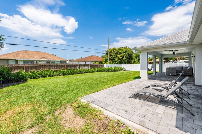 Building Photo - 249 SW Aubudon Ave