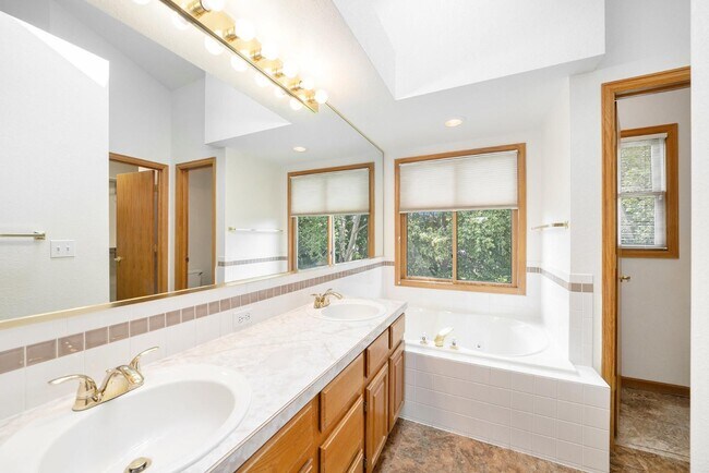 Building Photo - 2913 Ninebark Dr