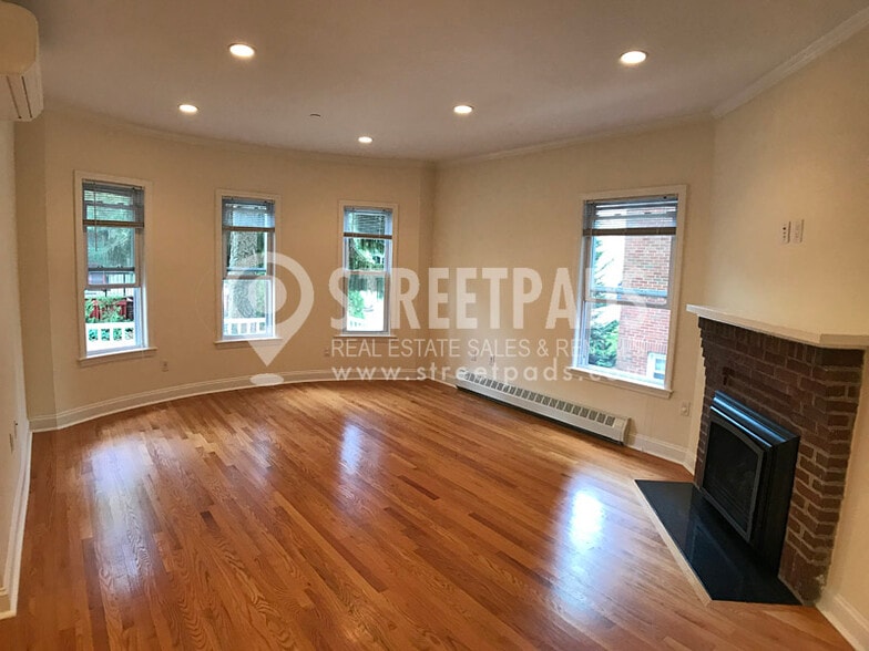 Building Photo - 1 Langdon Sq