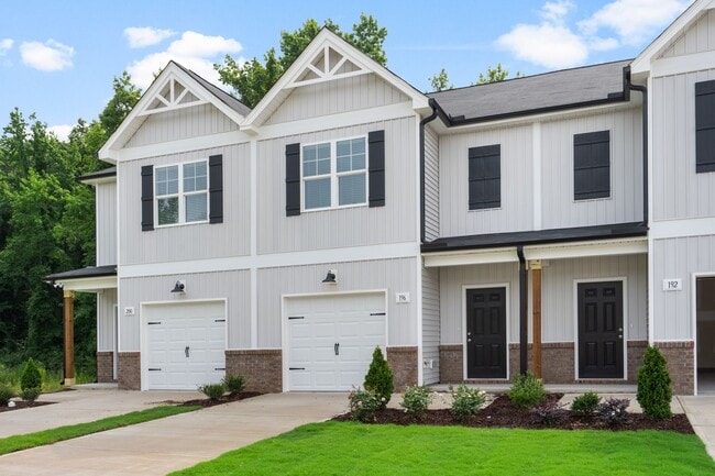 Building Photo - 3 Bedroom Townhome in Smithfield!