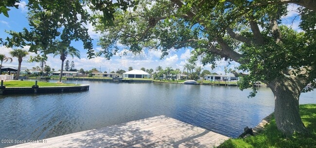 Building Photo - 485 N Shore Dr