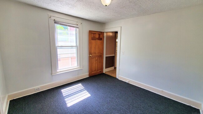 Building Photo - 266 Falls Ave