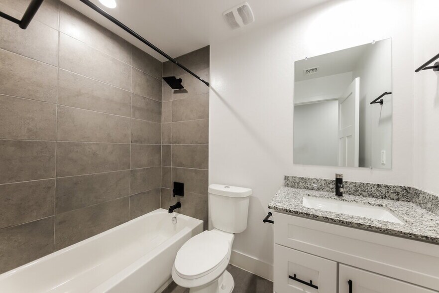 Building Photo - 4653 S 38th Dr