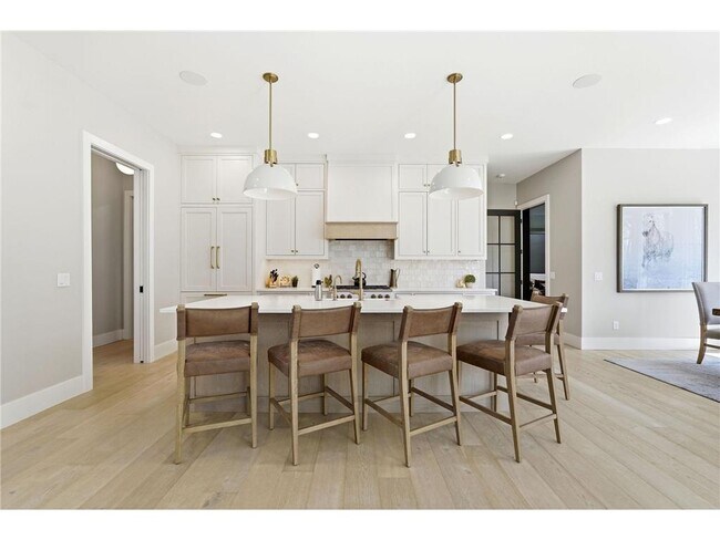 Building Photo - 6201 Gustavus Dr
