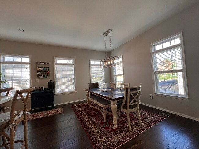 Building Photo - Heart's Desire End Unit Townhome 2700+ SqFt - Lowes Island