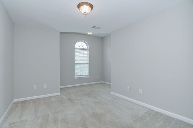 Building Photo - 317 Hogan Way