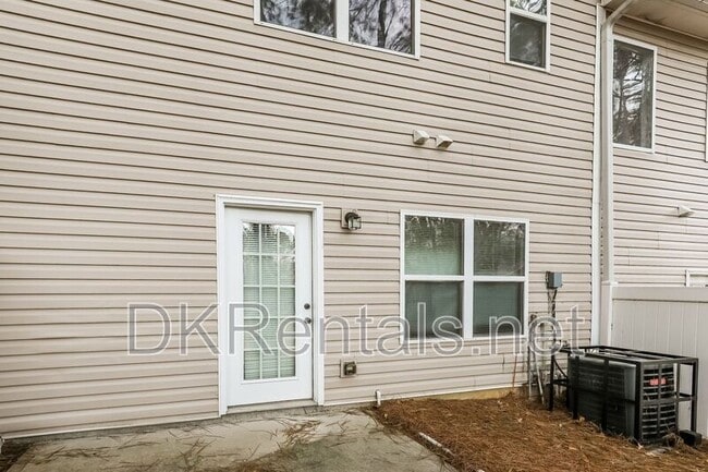 Building Photo - 2555 Flat Shoals Rd