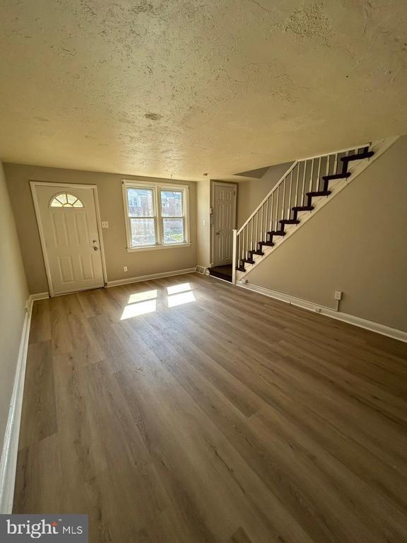 Building Photo - 330 W 21st St