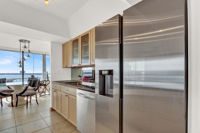 Building Photo - 5510 N Ocean Dr