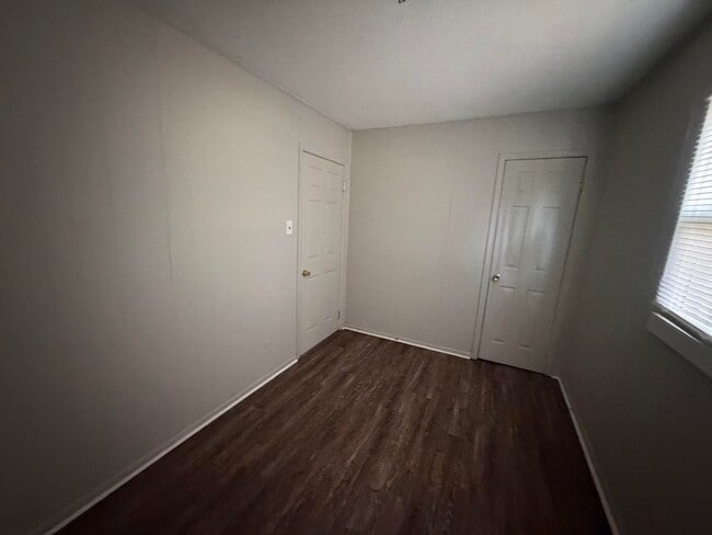 Building Photo - 217 Edwards-