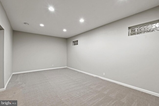 Building Photo - 7 Willwood Ct