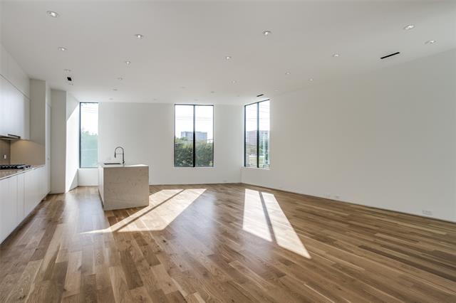 Building Photo - 2422 N Carroll Ave