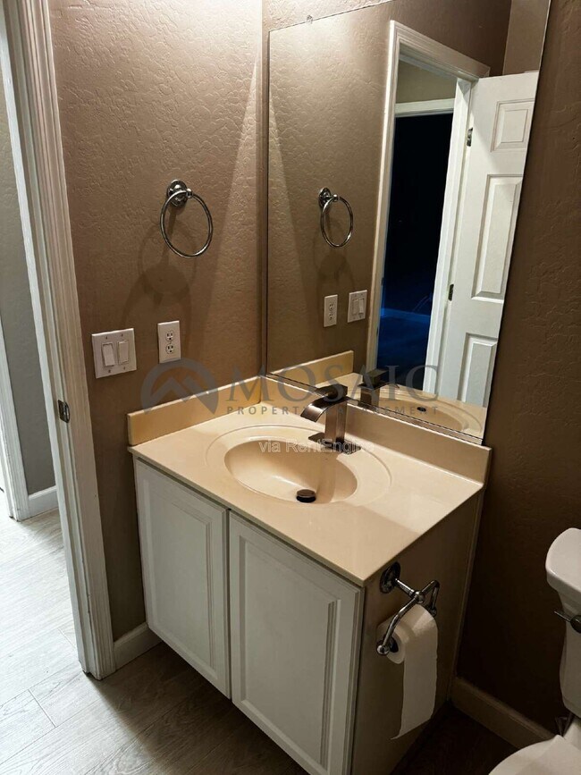 Building Photo - 3356 E Mayberry Ave