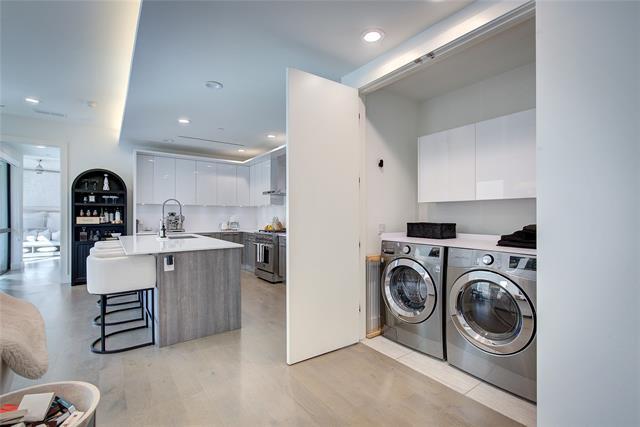 Building Photo - 3923 Cole Ave