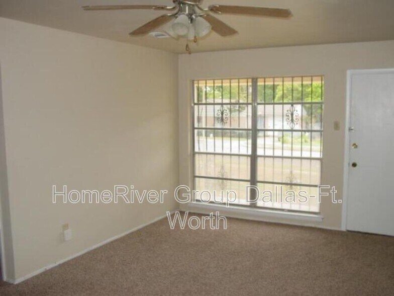 Building Photo - 5720 Bluffman Dr