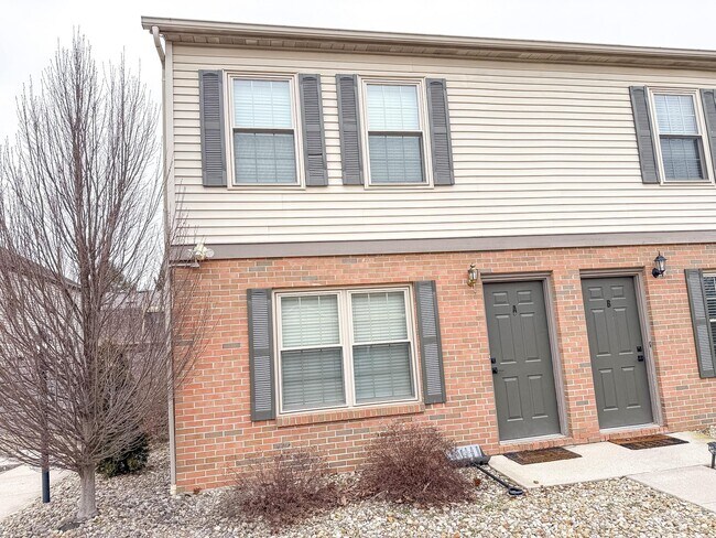 Building Photo - 631 Pebble Pl Dr