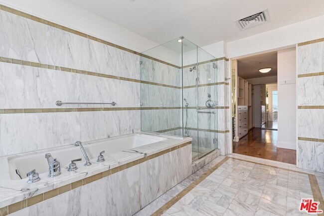 Building Photo - 1 W Century Dr