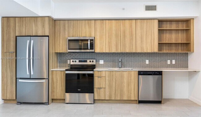 Building Photo - 2150 N Bayshore Dr