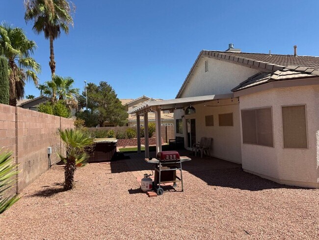 Building Photo - FURNISHED/UNFURNISHED IMMACULATE & IMMEDIATE OCCUPANCY 3BEDROOM GREEN VALLEY BEAUTY!