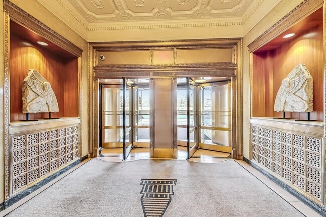 Building Photo - 310 S Michigan Ave